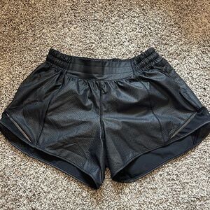 NWT Lululemon Hotty Hot LR Short 4” Emboss Black